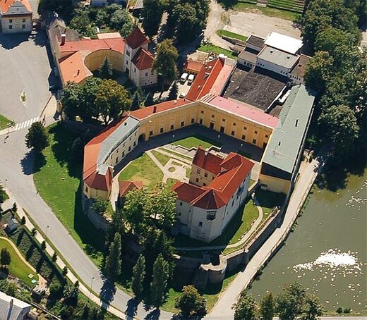 Areál hradu a zámku