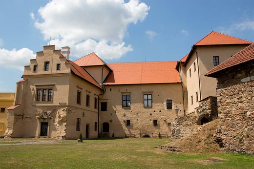 Hrad a část druhého nádvoří 1