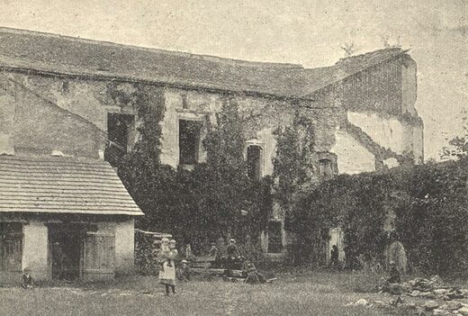 Hrad a nádvoří, rok 1917