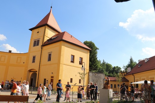 Odhalení sochy Boženy Němcové 2017 (13).JPG